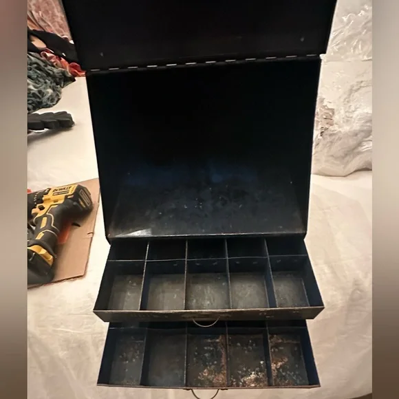 🖤 Vintage Bendix Drive Parts Metal Tool Box Industrial Décor - Picture 4 of 10